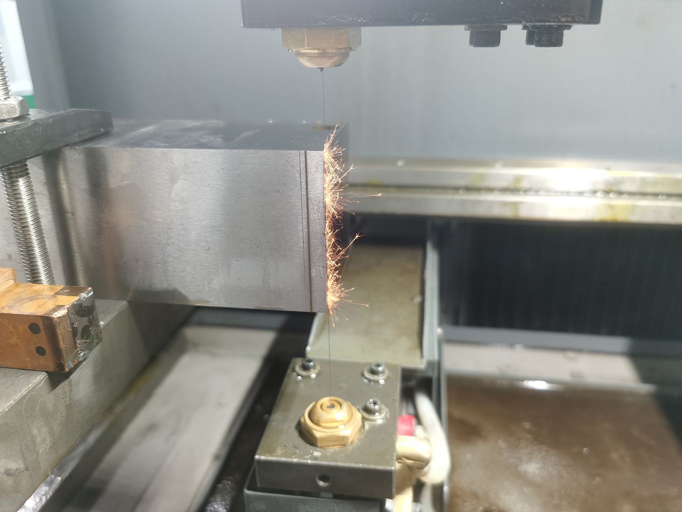 wire-cut-edm2.jpg wire-cut-edm2.jpg